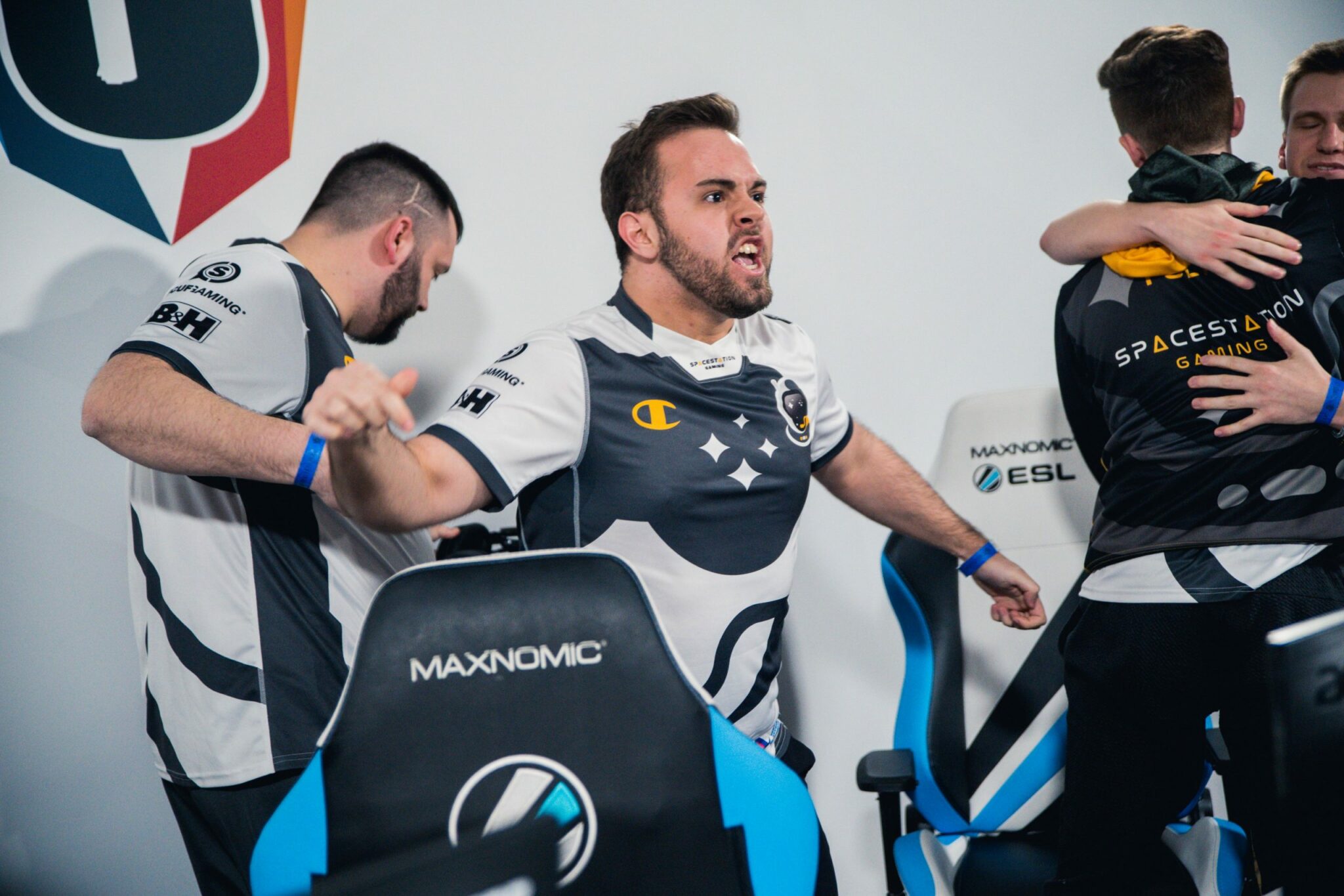 Troy Canadian R6 Legendární Troy “Canadian” Jaroslawski se vrací do Rainbow Six Siege ...